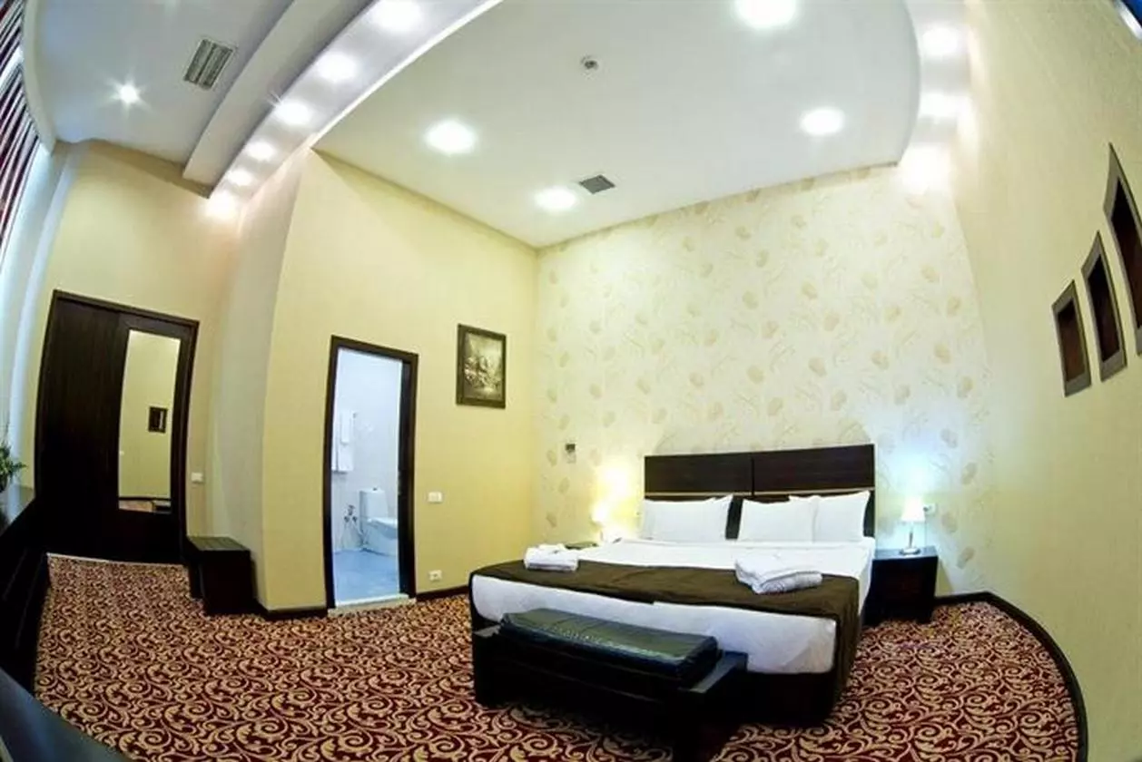 AMBASSADOR_SHABAVIZ (14).jpg